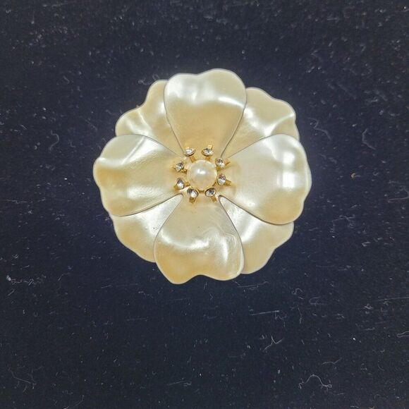 Vintage 60s Faux Mother Of Pearl Flower Brooch Faux Pearl Rhinestone Lg Enamel - Picture 1 of 7